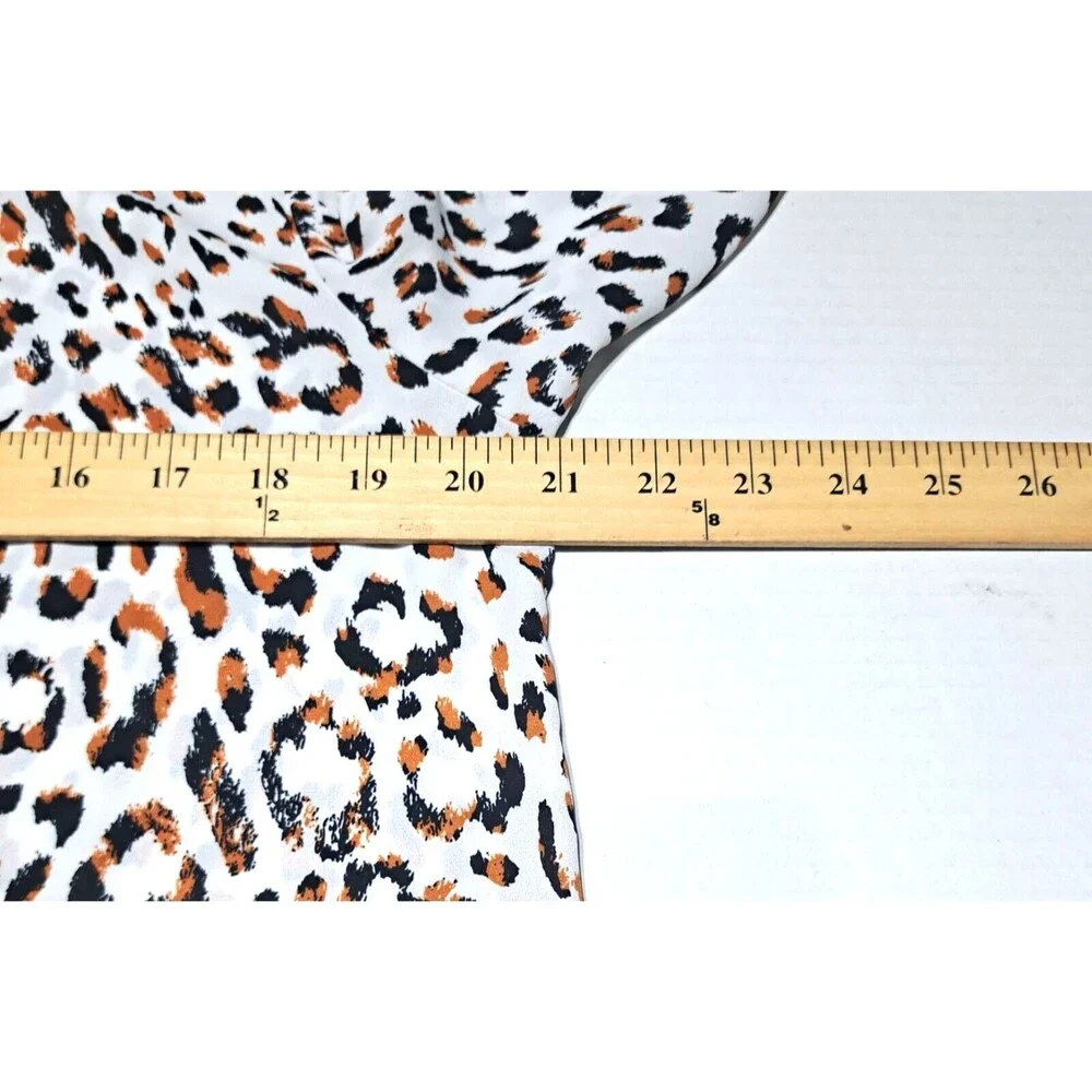 Finn & Grace Womens Button Front collared Shirt Leopard Print Size Medium - Picture 6 of 9